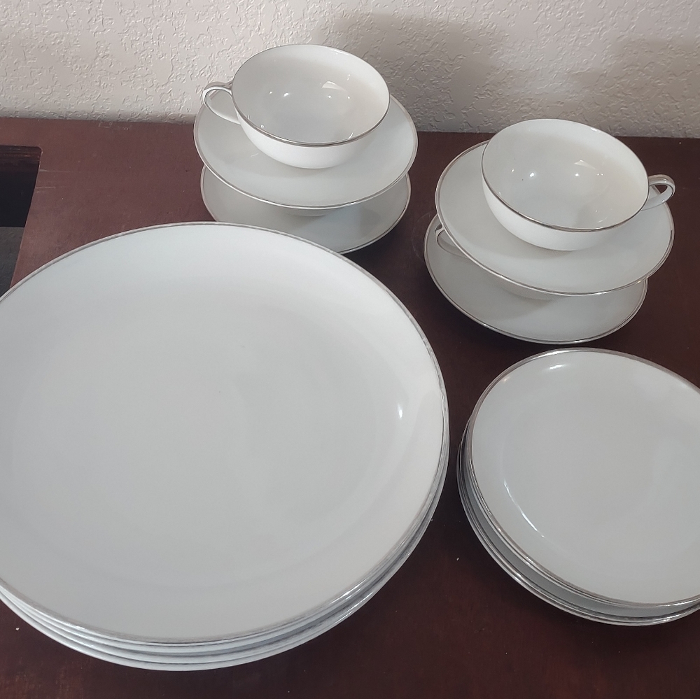 Sone China, made in Japan, set for 4